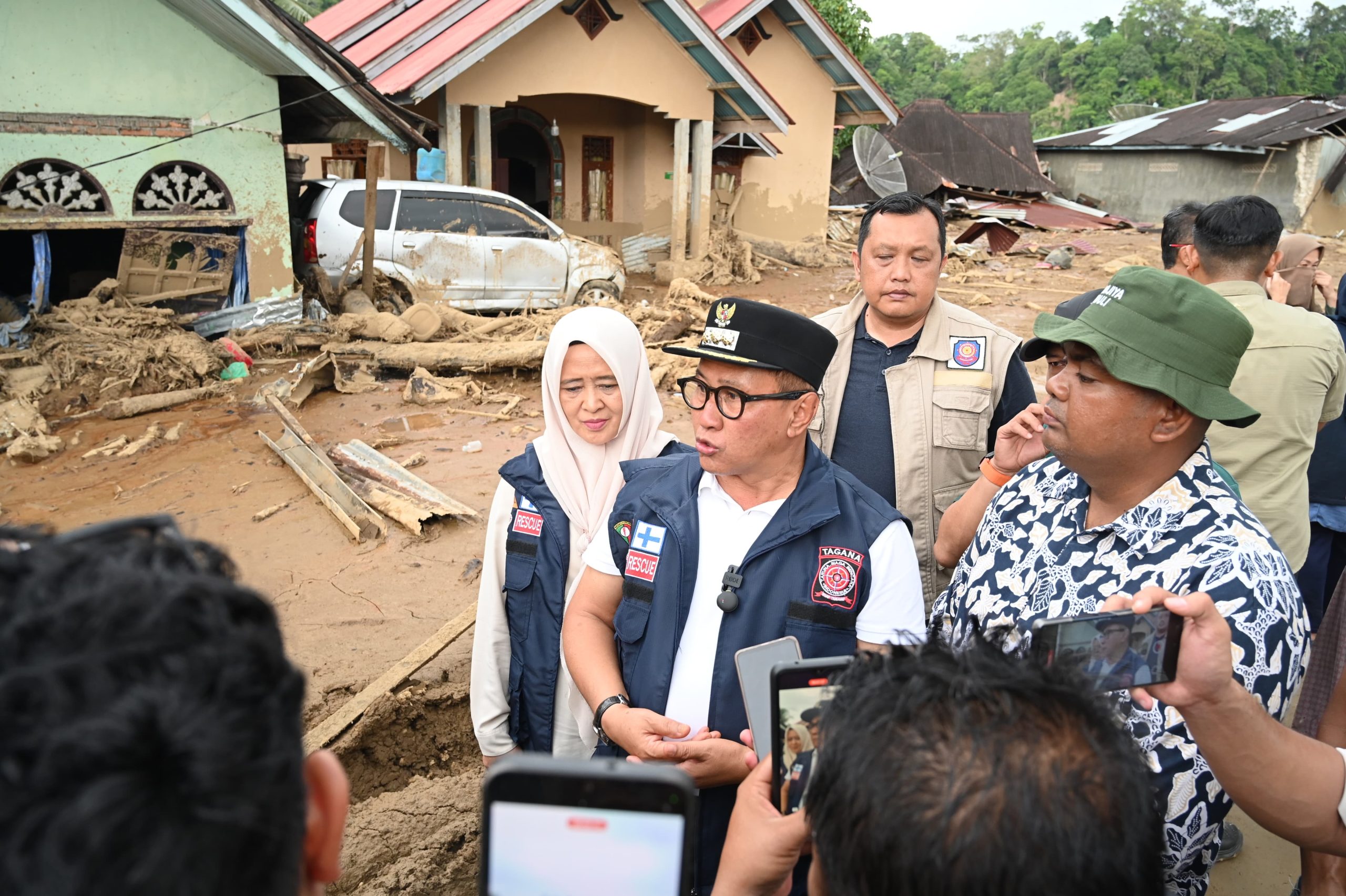 Wali Kota Bukittinggi Salurkan Bantuan Rp450 Juta untuk Warga Palembayan Terdampak Bencana