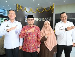 Wawako Ibnu Asis Jajal Perdana Layanan Imigrasi di MPP Bukittinggi