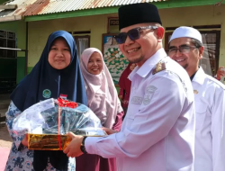 Ribuan Pelajar Bukittinggi Dapat Bantuan Seragam dan Perlengkapan Sekolah