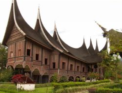 Pemprov Sumbar Siapkan Anggaran Pemugaran, Wagub Vasko: Jangan Sampai Rumah Gadang Hilang